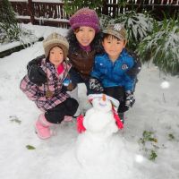 Qing, Amy & Joey with the snowman