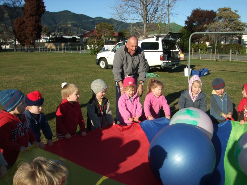 swiss balls on the parachute