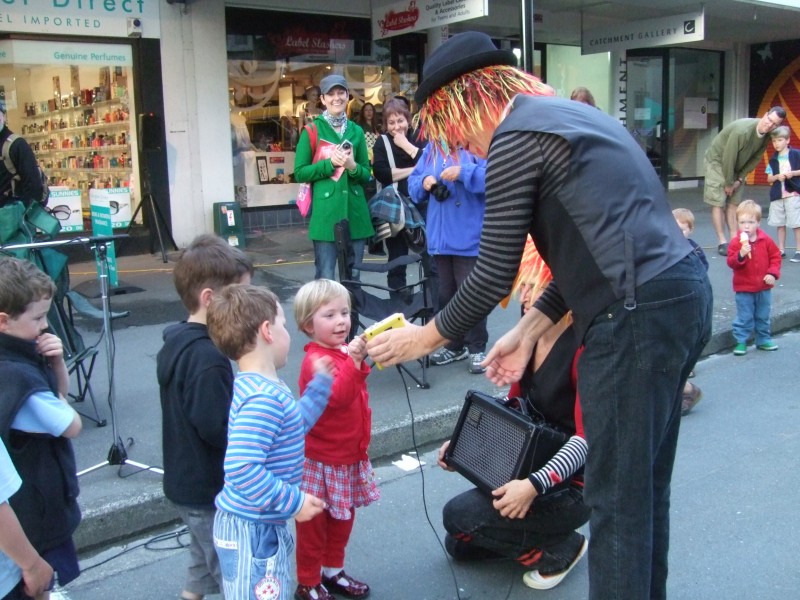 Poppy & the buskers