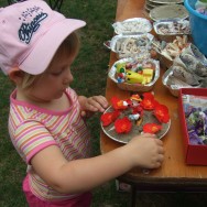 Making her sand saucer