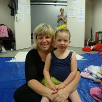 Adrienne & Poppy backstage
