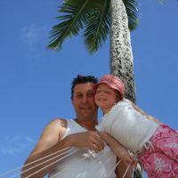 Simon & Poppy & a palm tree