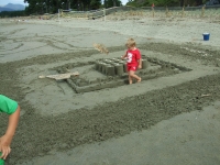 Poppy playing in Seth\'s castle
